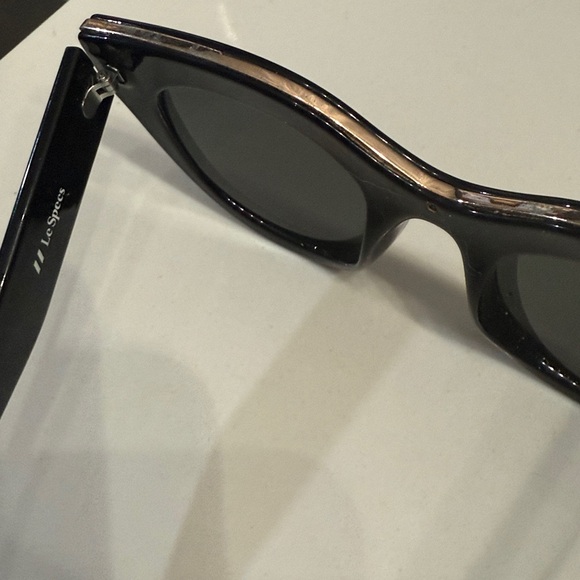 Le Specs Air Heart sunglasses - Picture 2 of 4